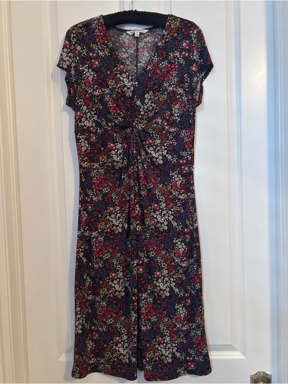 TravelSmith - Floral V-Neck Knot Front Maxi Dress.  Size M, Poly/Spandex